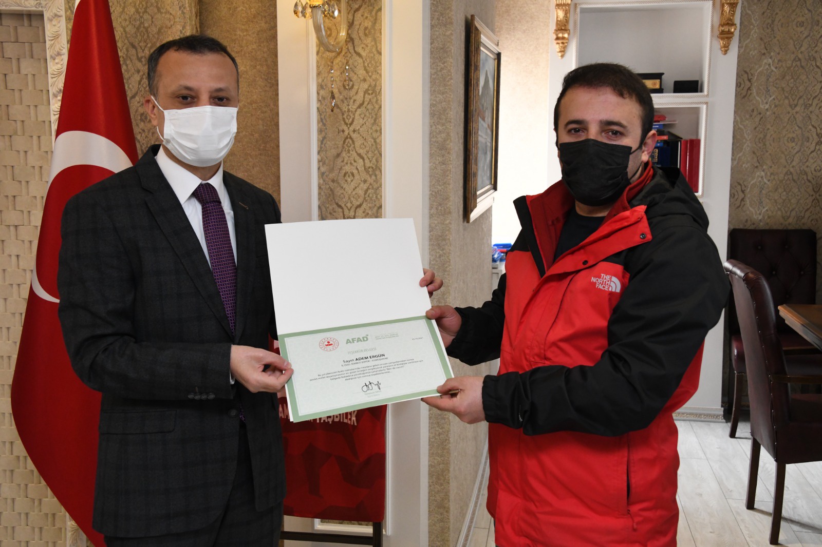 Yangın kahramanlarına teşekkür belgeleri verildi 8