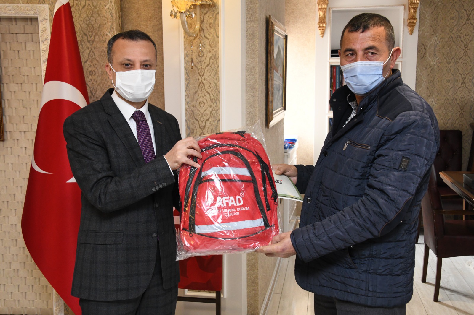 Yangın kahramanlarına teşekkür belgeleri verildi 17