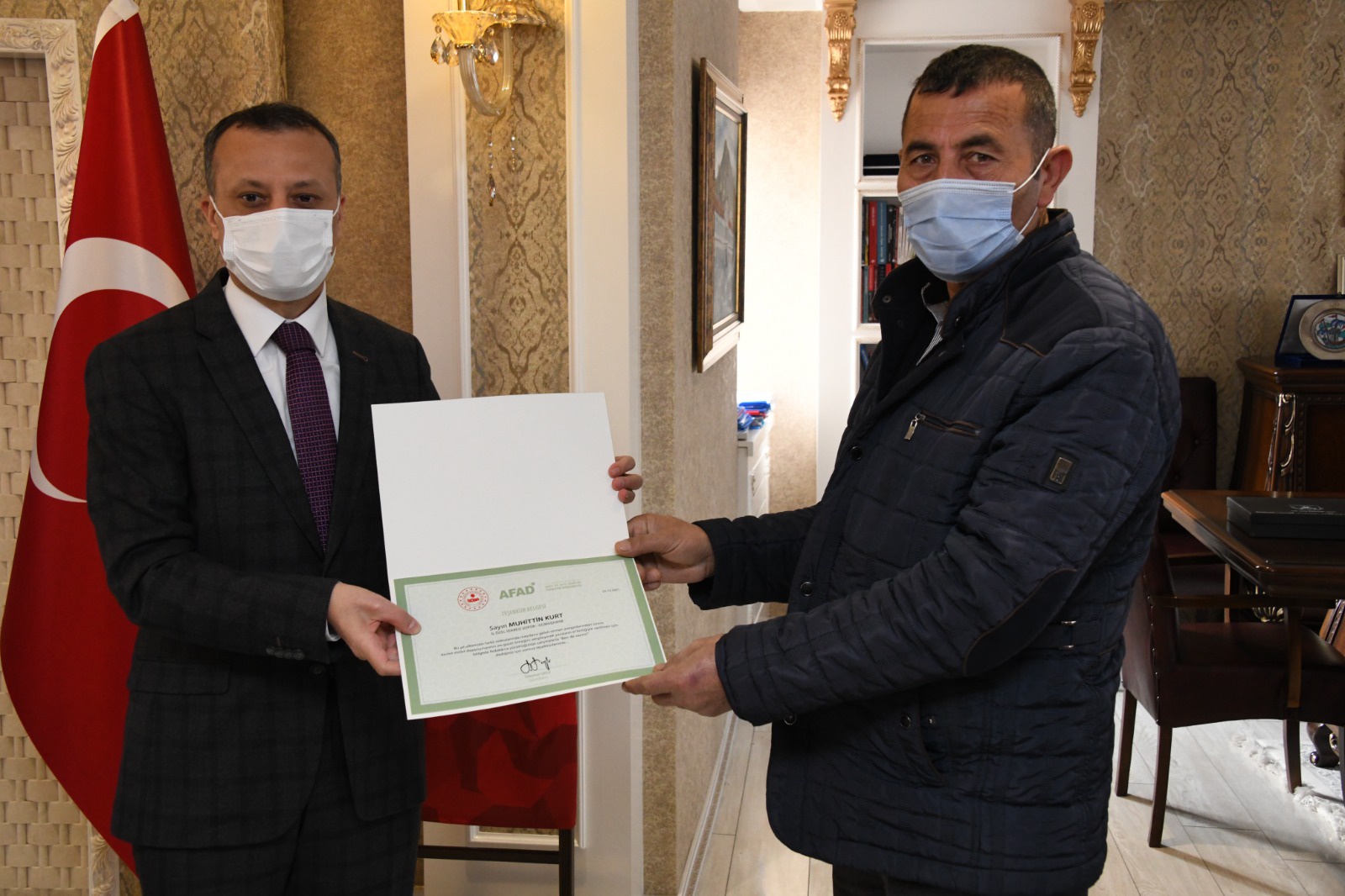 Yangın kahramanlarına teşekkür belgeleri verildi 4