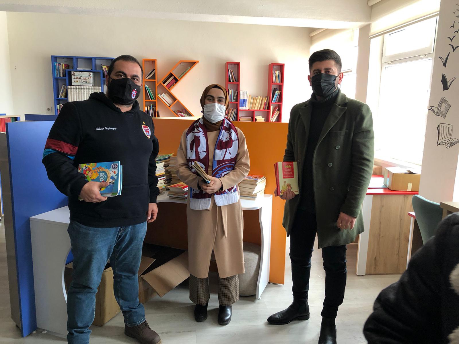 Trabzonspor taraftarlarından köy okuluna kitap bağışı 1