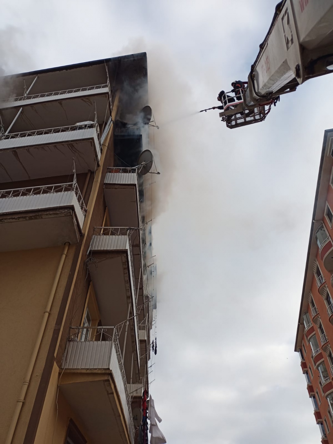 Gümüşhane’de ev yangını korkuttu 4