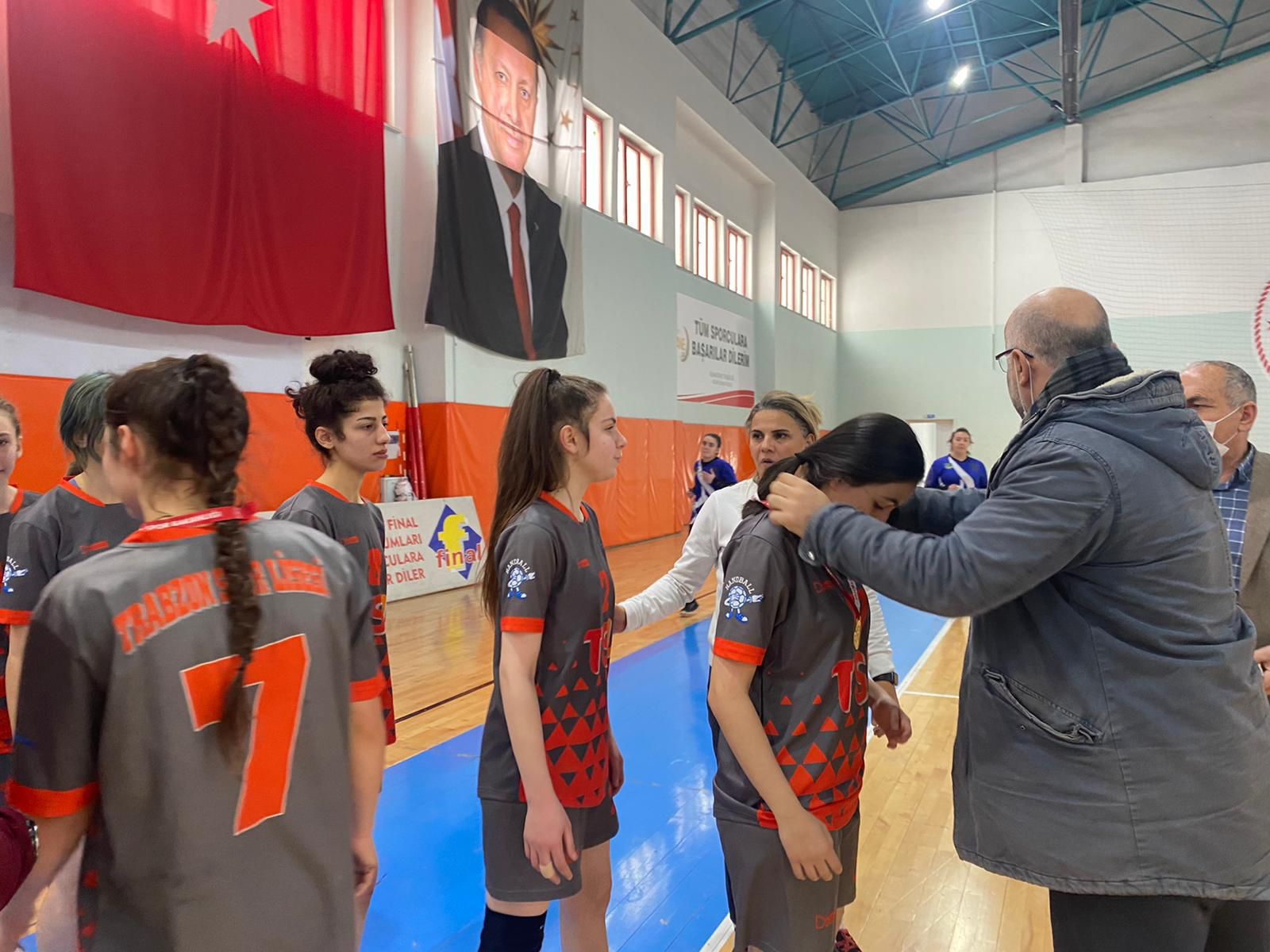 Hentbol grup müsabakaları sona erdi 3