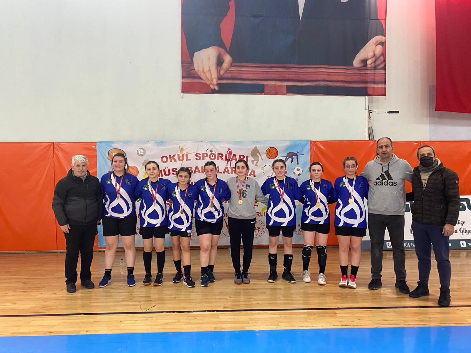 Hentbol grup müsabakaları sona erdi 8