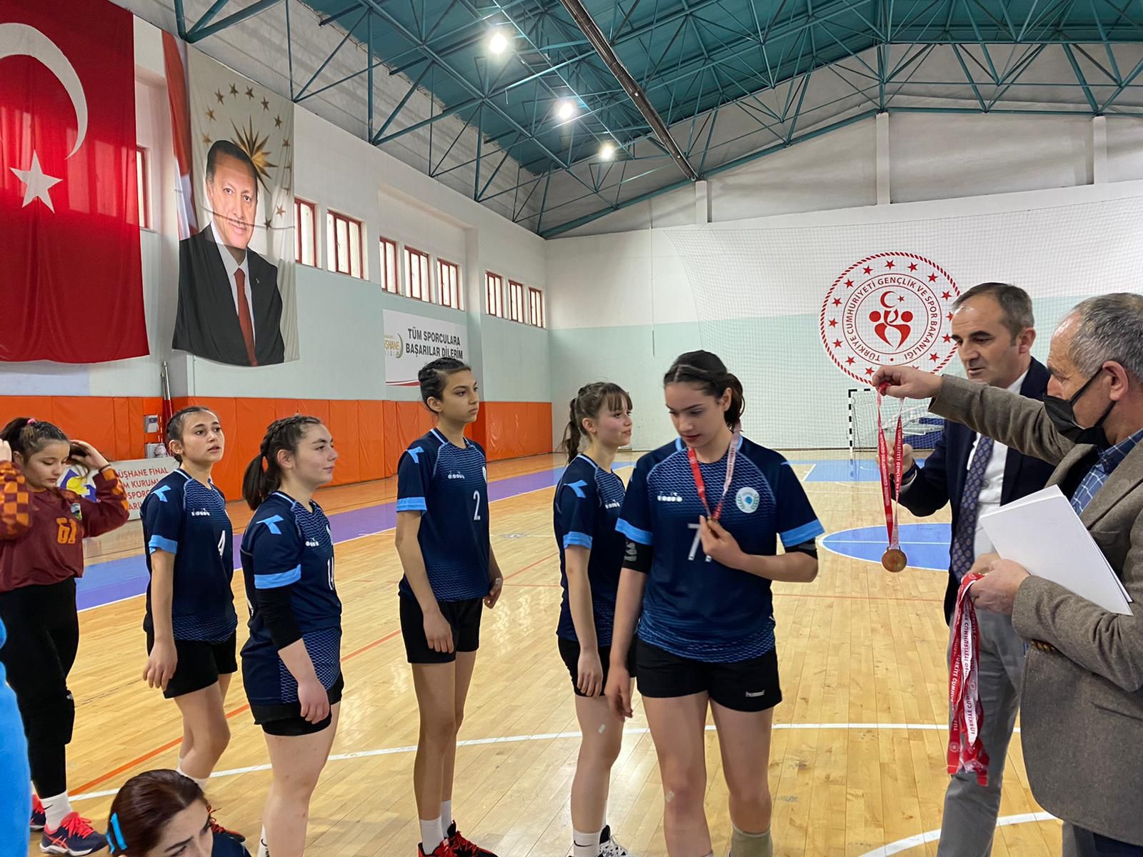 Hentbol grup müsabakaları sona erdi 5