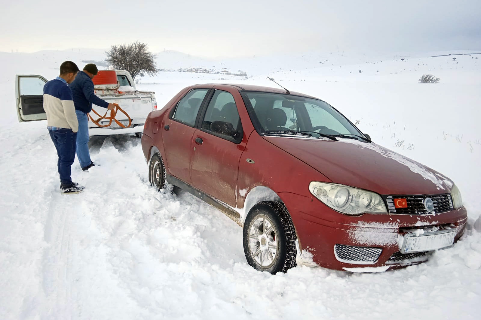 Gümüşhane’de karla kaplı köy yolları açılıyor 6