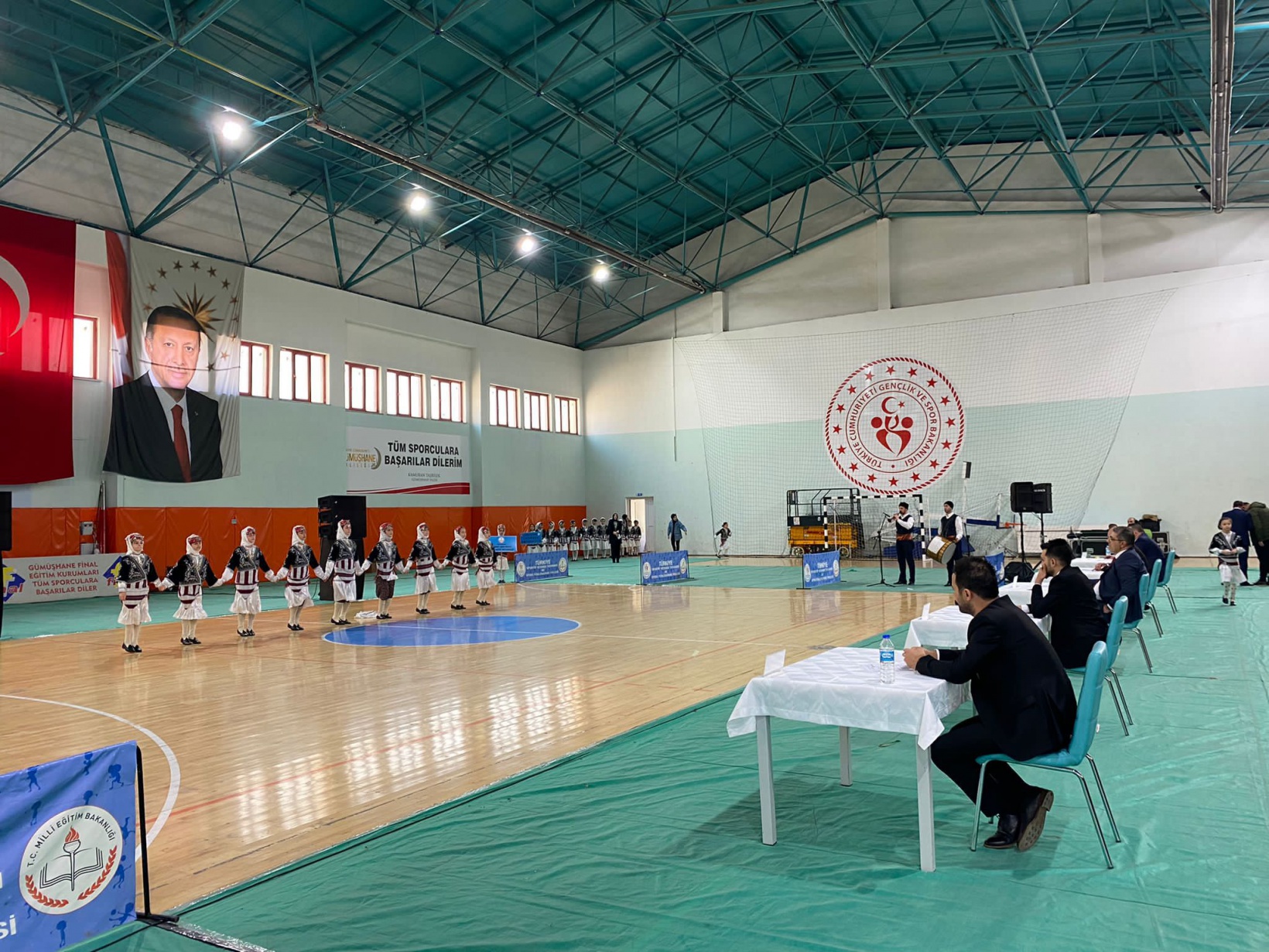 Okullar arası halk oyunları yarışmaları tamamlandı 4