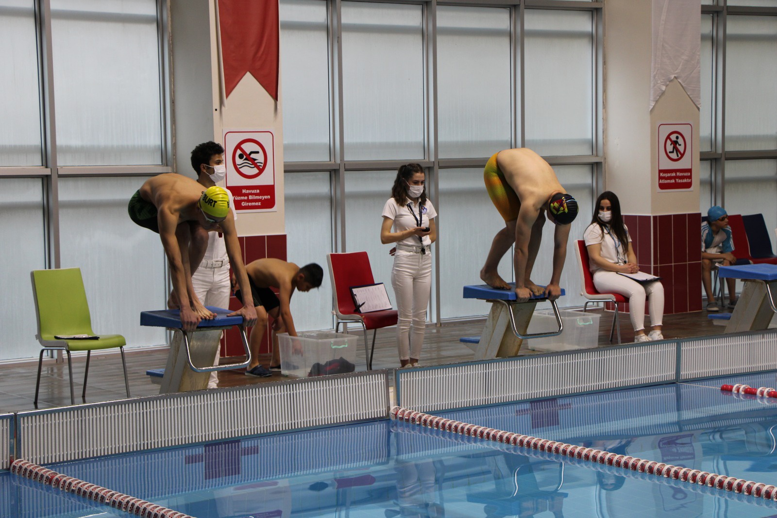 Yüzme okul yarışları yapıldı 5