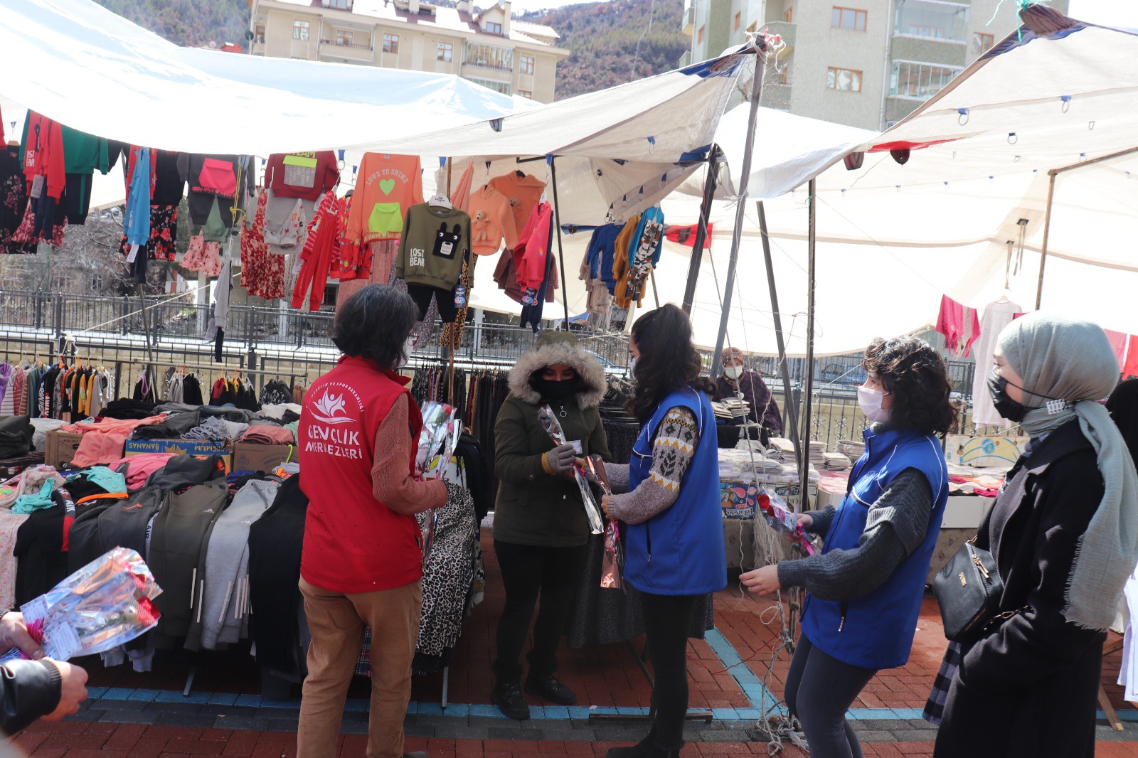 Gençlik Merkezi emekçi kadınları unutmadı 1