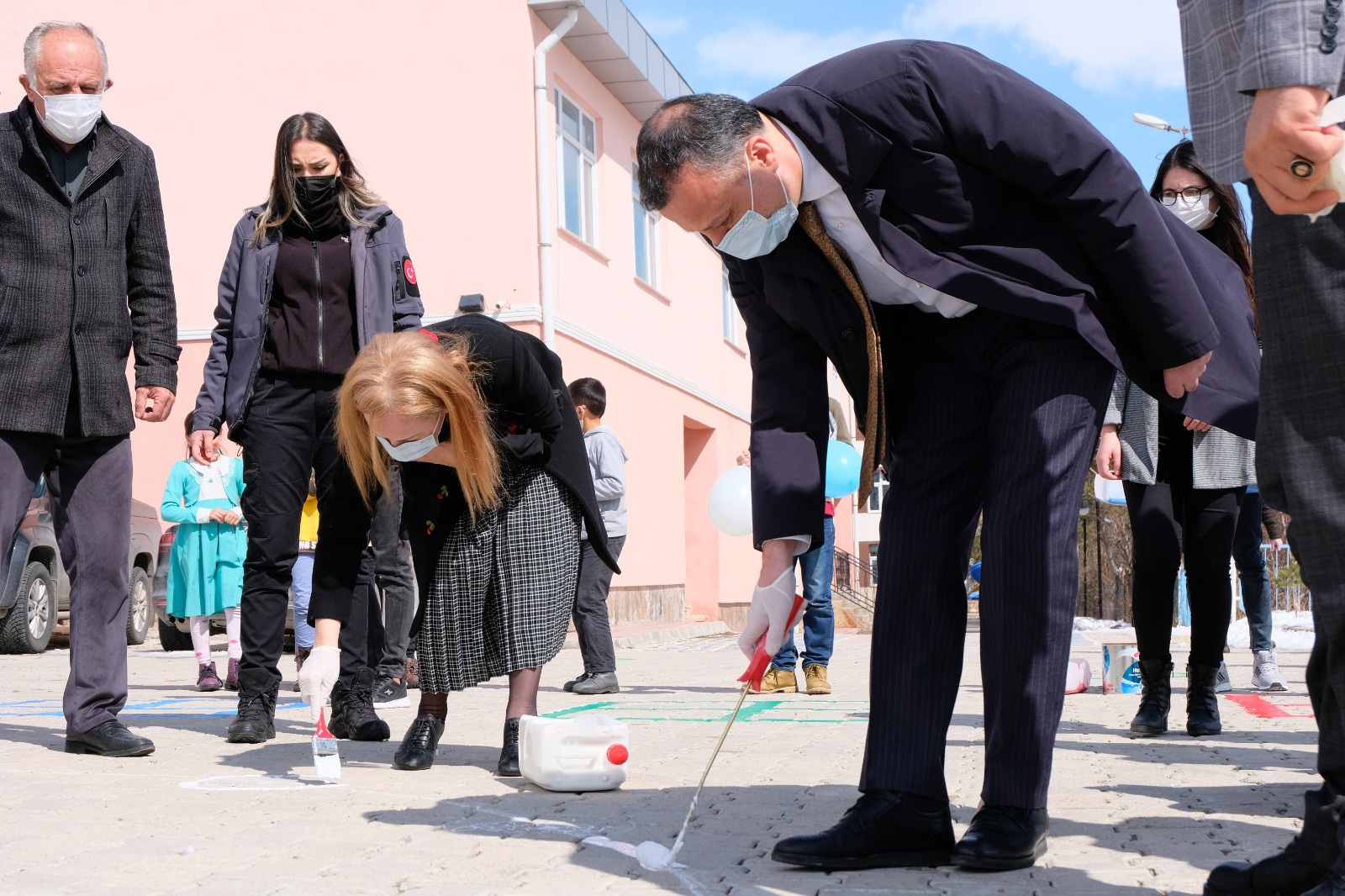 Üniversiteliler köy okulunda öğrencilerle buluştu 3