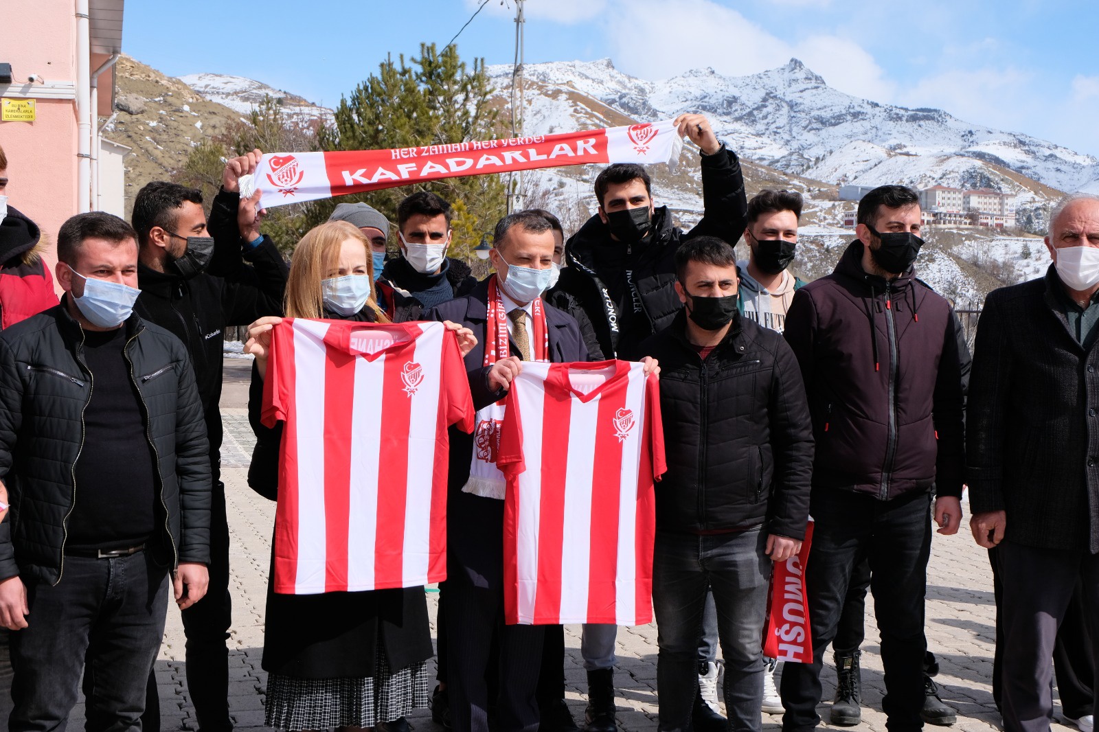 Üniversiteliler köy okulunda öğrencilerle buluştu 7