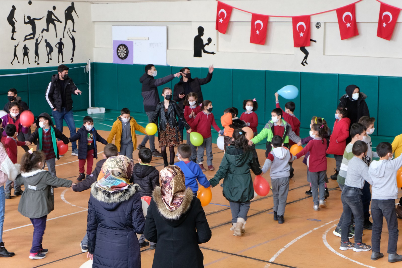 Üniversiteliler köy okulunda öğrencilerle buluştu 2