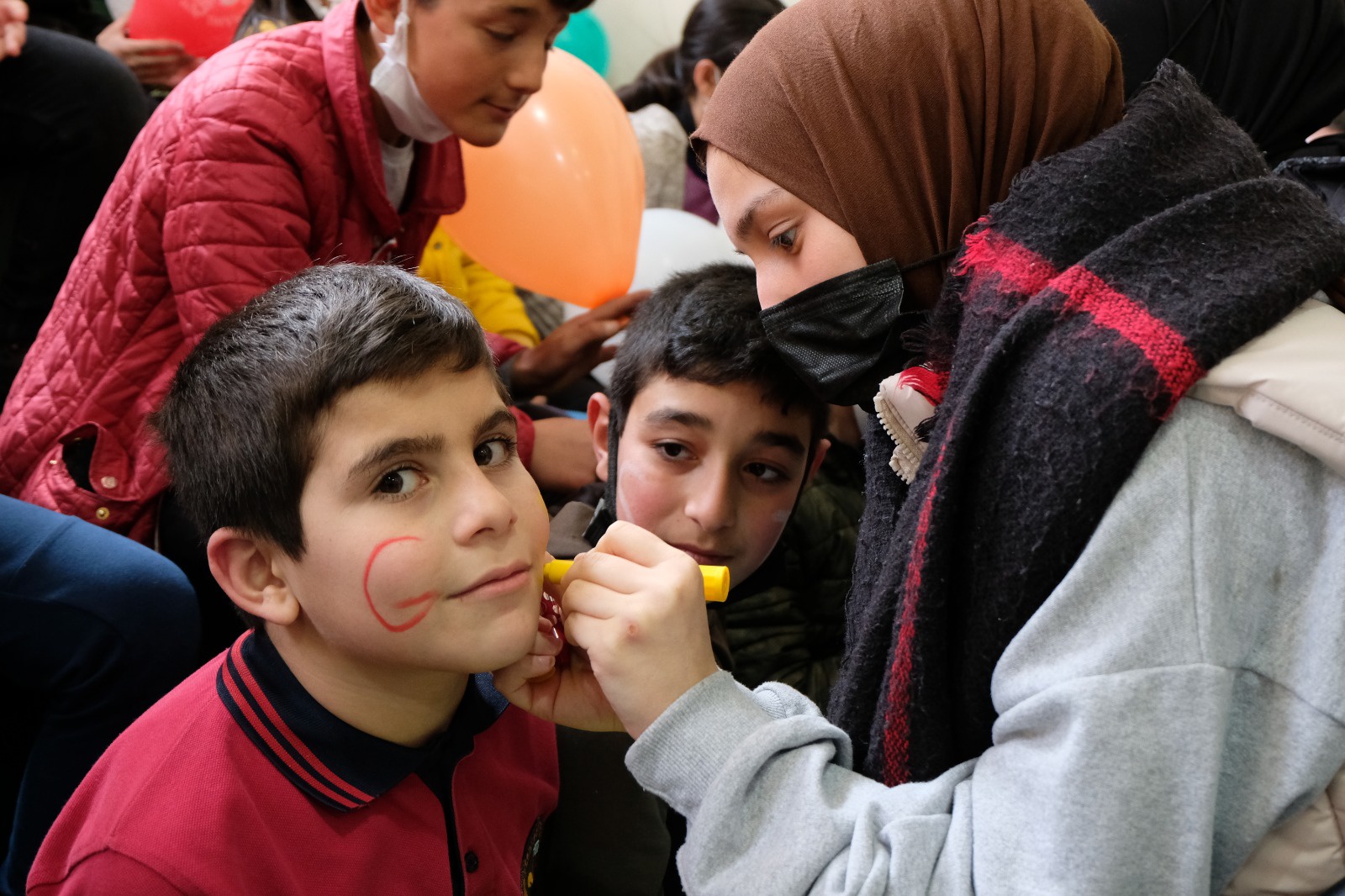 Üniversiteliler köy okulunda öğrencilerle buluştu 1