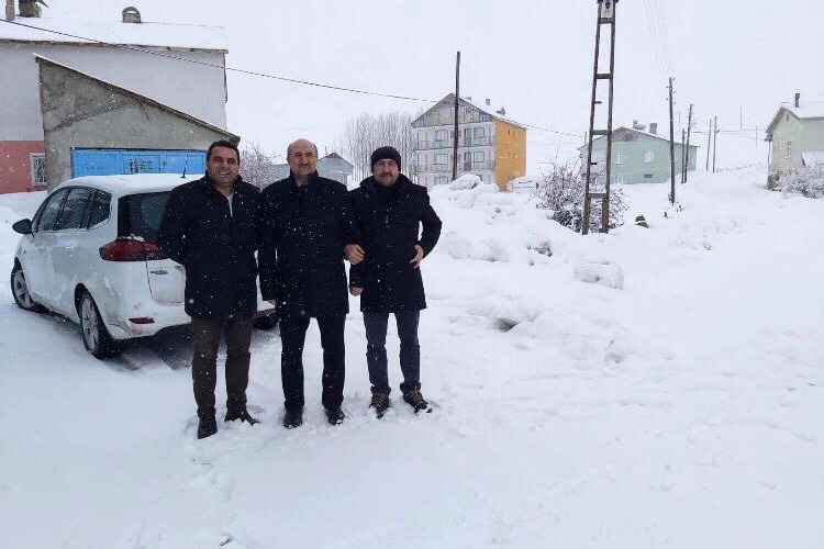 Kar voleybolu oynayan köye sürpriz ziyaret 1