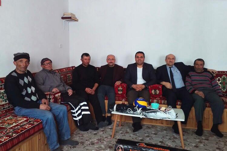 Kar voleybolu oynayan köye sürpriz ziyaret 3