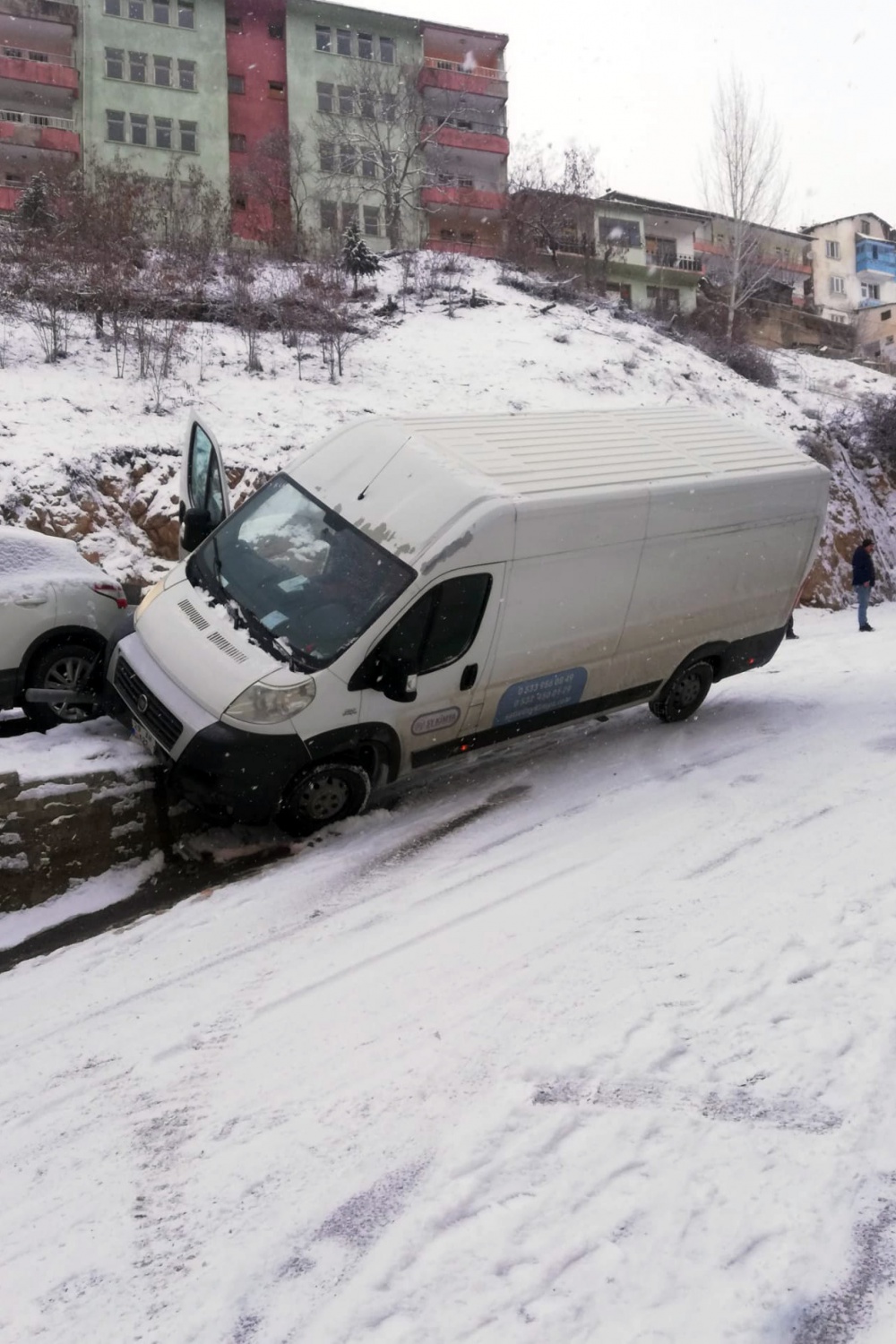 Yollar tuzlanmayınca kazalar ardı ardına geldi 4