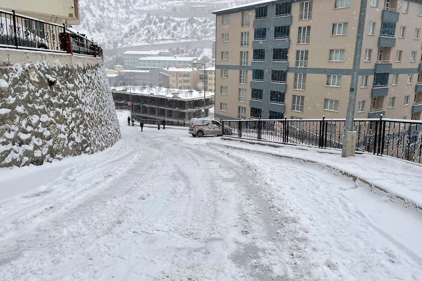 Yollar tuzlanmayınca kazalar ardı ardına geldi 7