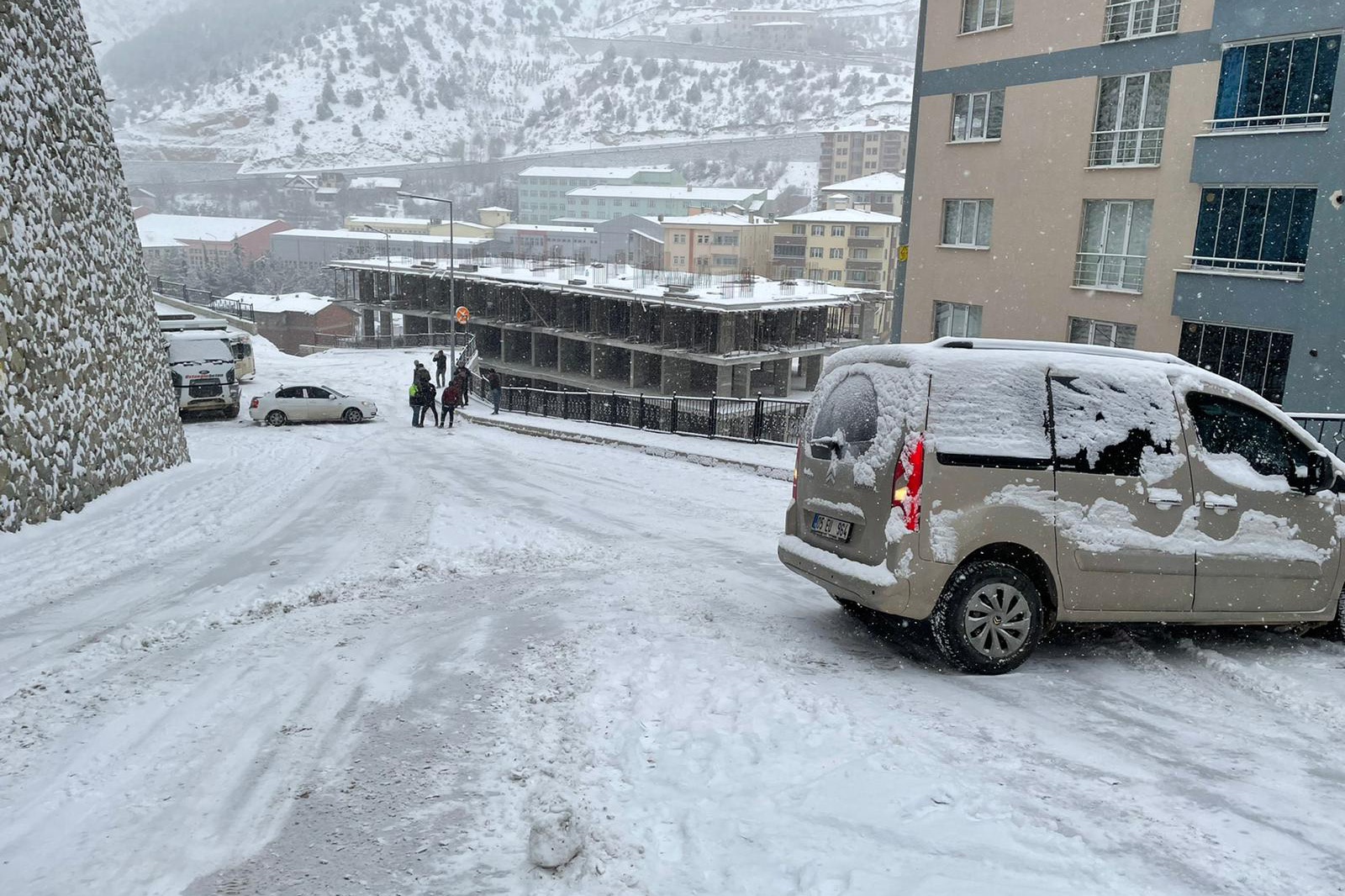 Yollar tuzlanmayınca kazalar ardı ardına geldi 3