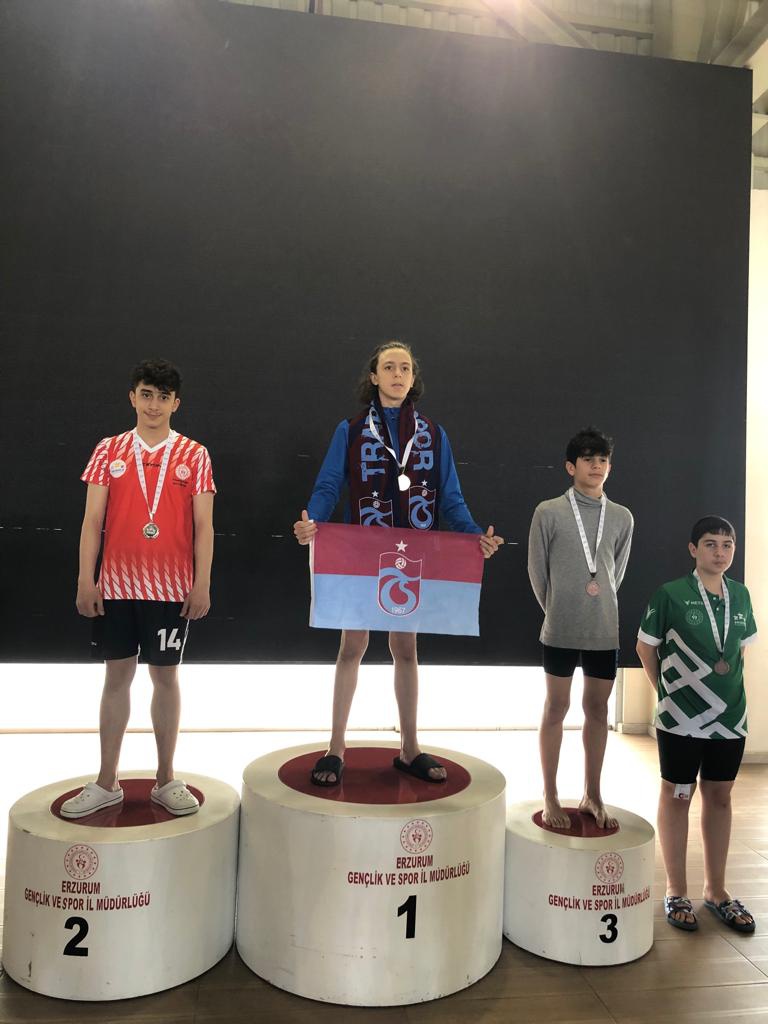 Yüzücülerimizden 23 madalya 6