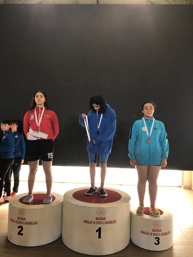 Yüzücülerimizden 23 madalya 4