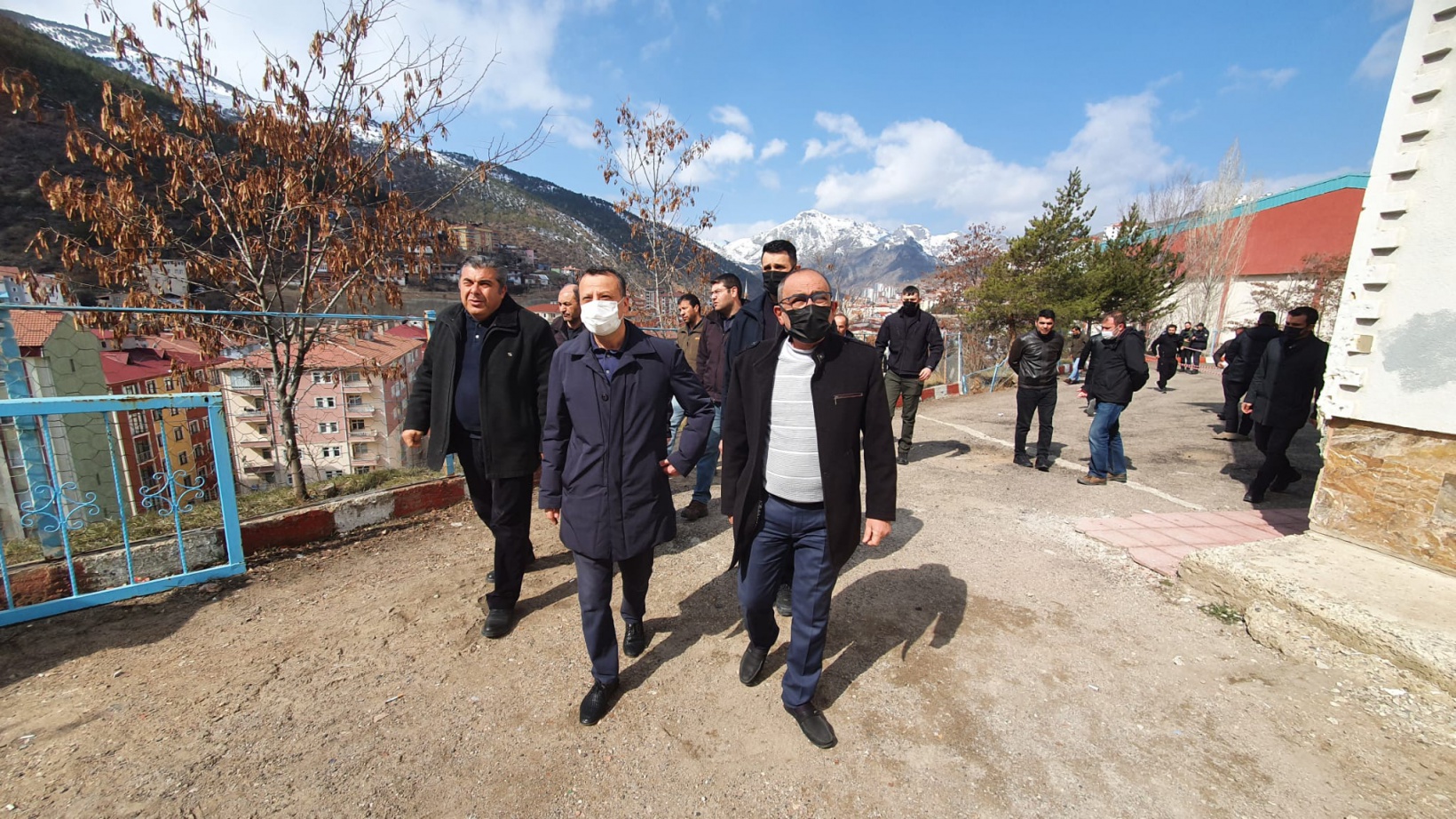 Atatürk Ortaokulu bahçesinde göçük 2