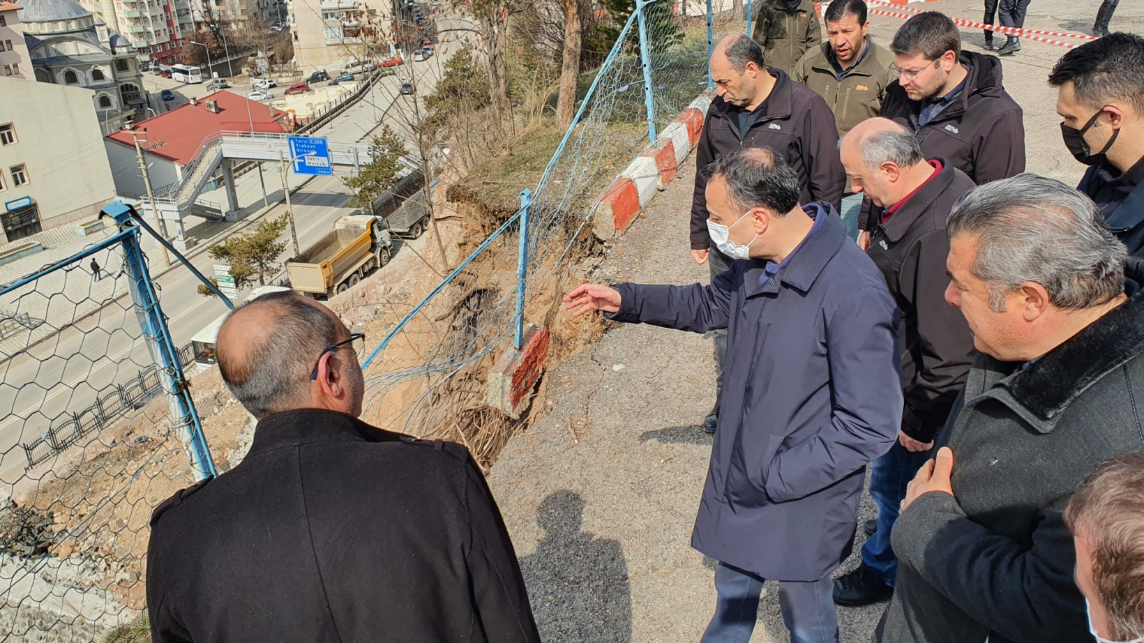 Atatürk Ortaokulu bahçesinde göçük 3