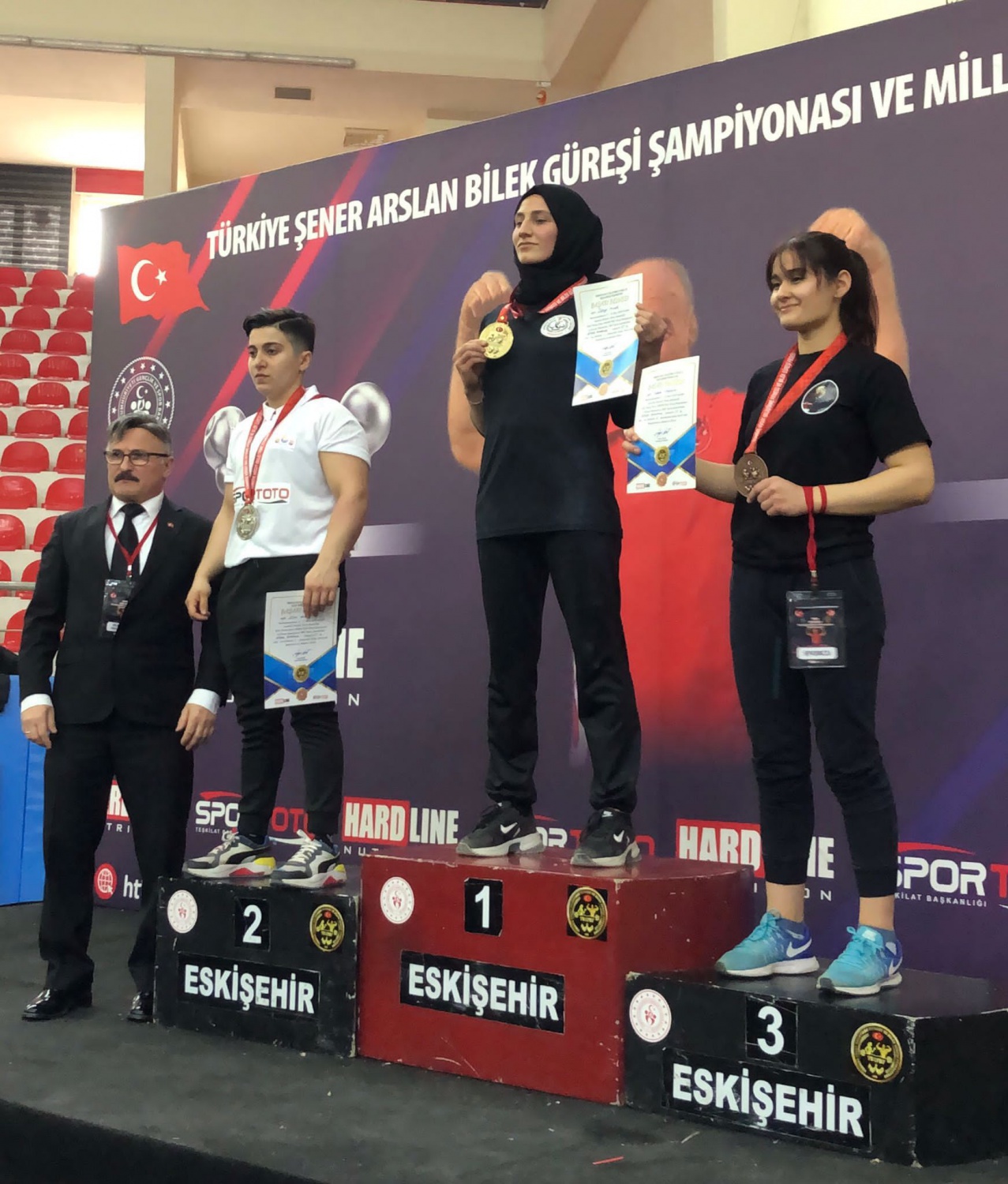 Bilek güreşçilerimizden 21 madalya daha 11