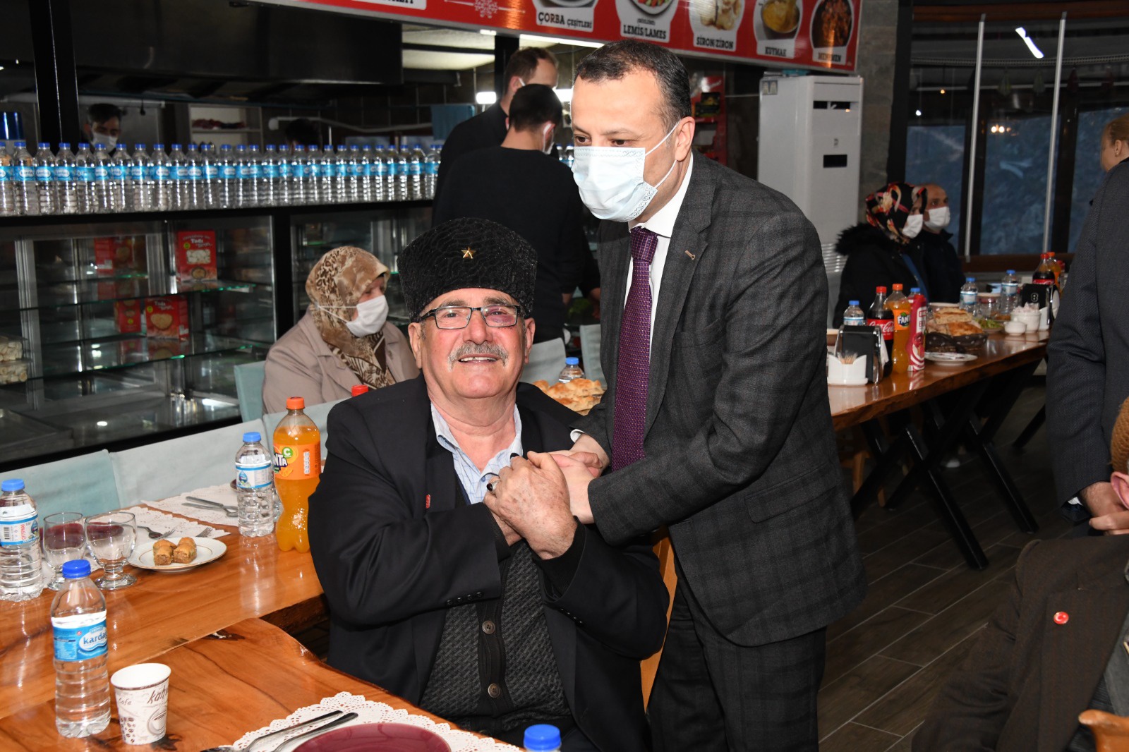 Vali Taşbilek, Torul’da şehit aileleriyle iftar yaptı 11