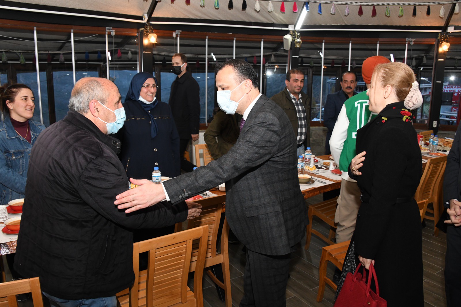 Vali Taşbilek, Torul’da şehit aileleriyle iftar yaptı 6