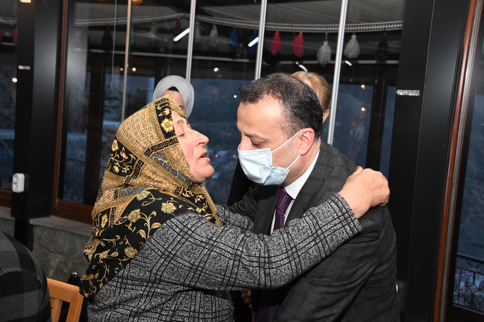 Vali Taşbilek, Torul’da şehit aileleriyle iftar yaptı 10