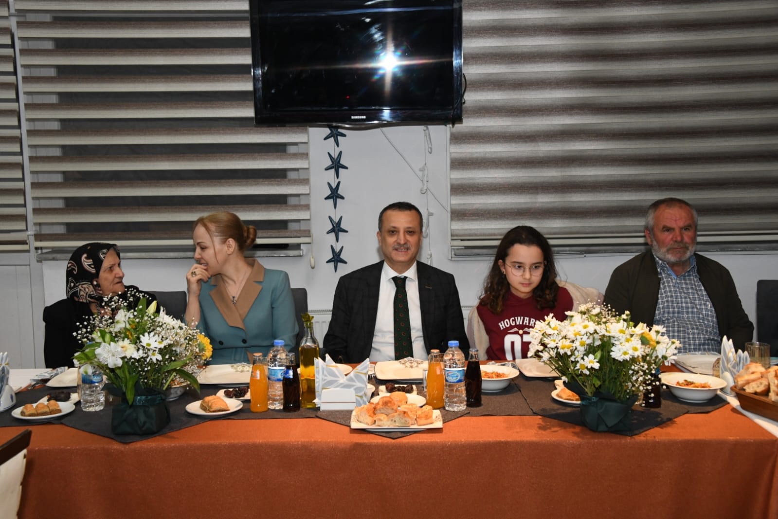 Vali Taşbilek şehit aileleri, gaziler ve yakınları ile iftarda bir araya geldi   16