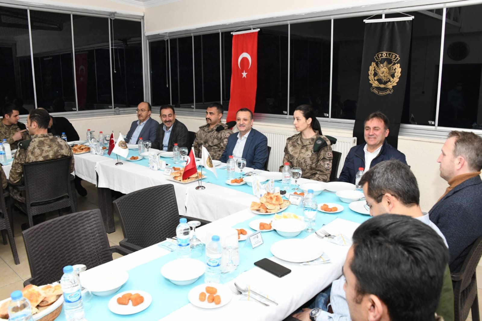 Vali Taşbilek iftarını Özel Herakat Polisleriyle açtı 4