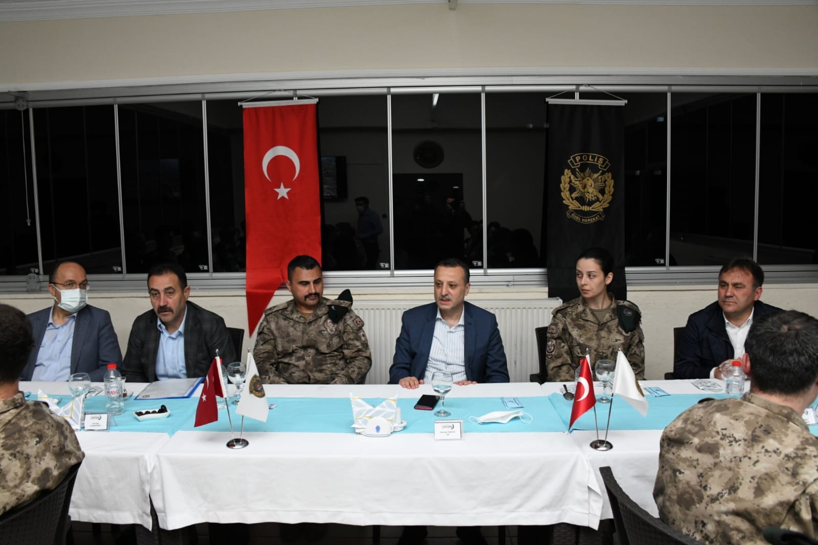 Vali Taşbilek iftarını Özel Herakat Polisleriyle açtı 1