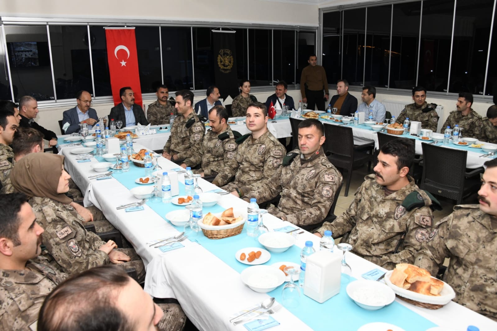 Vali Taşbilek iftarını Özel Herakat Polisleriyle açtı 3