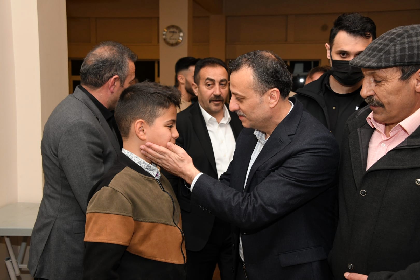 Vali Taşbilek sanayi esnafının iftar sofrasına konuk oldu 1