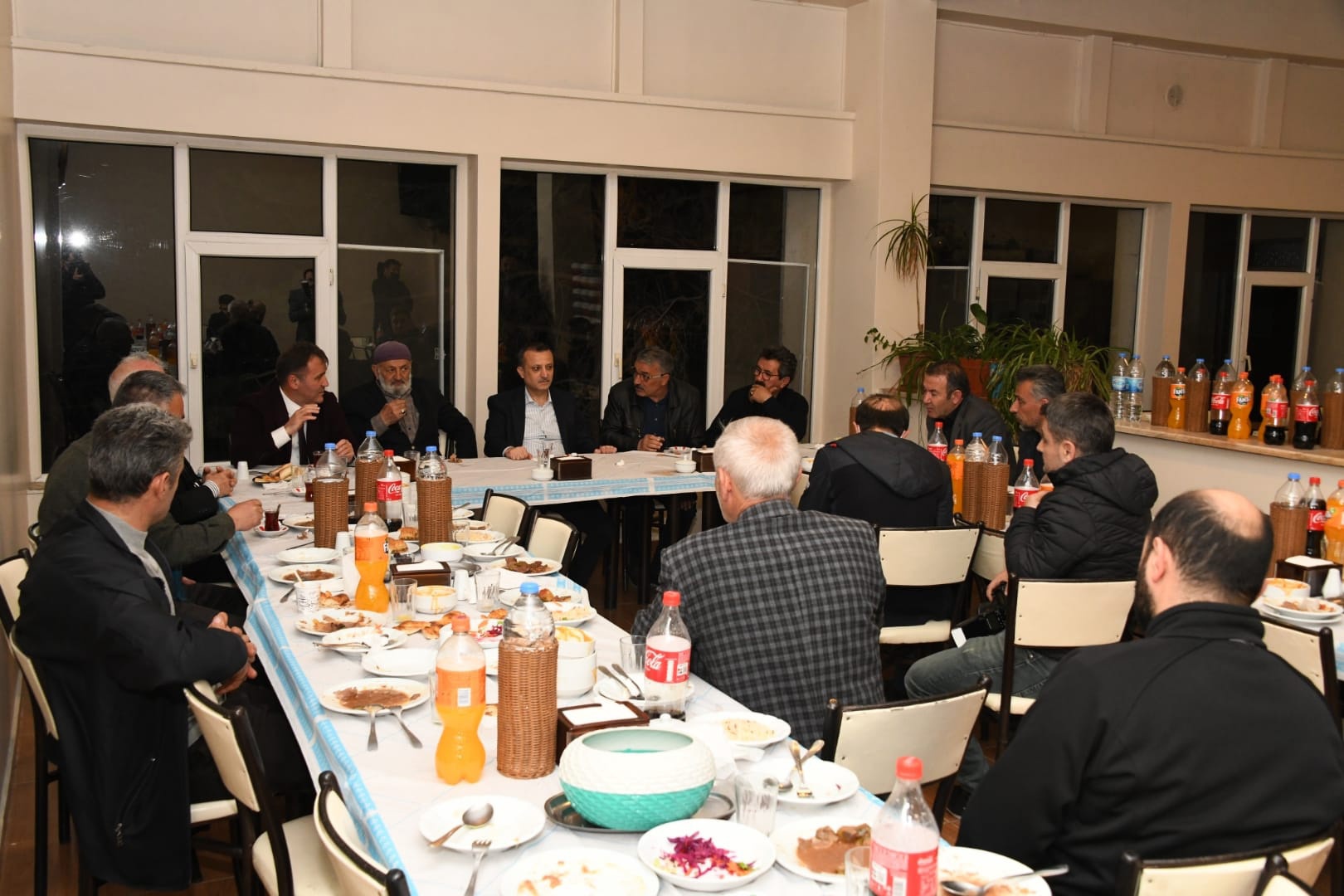 Vali Taşbilek sanayi esnafının iftar sofrasına konuk oldu 4
