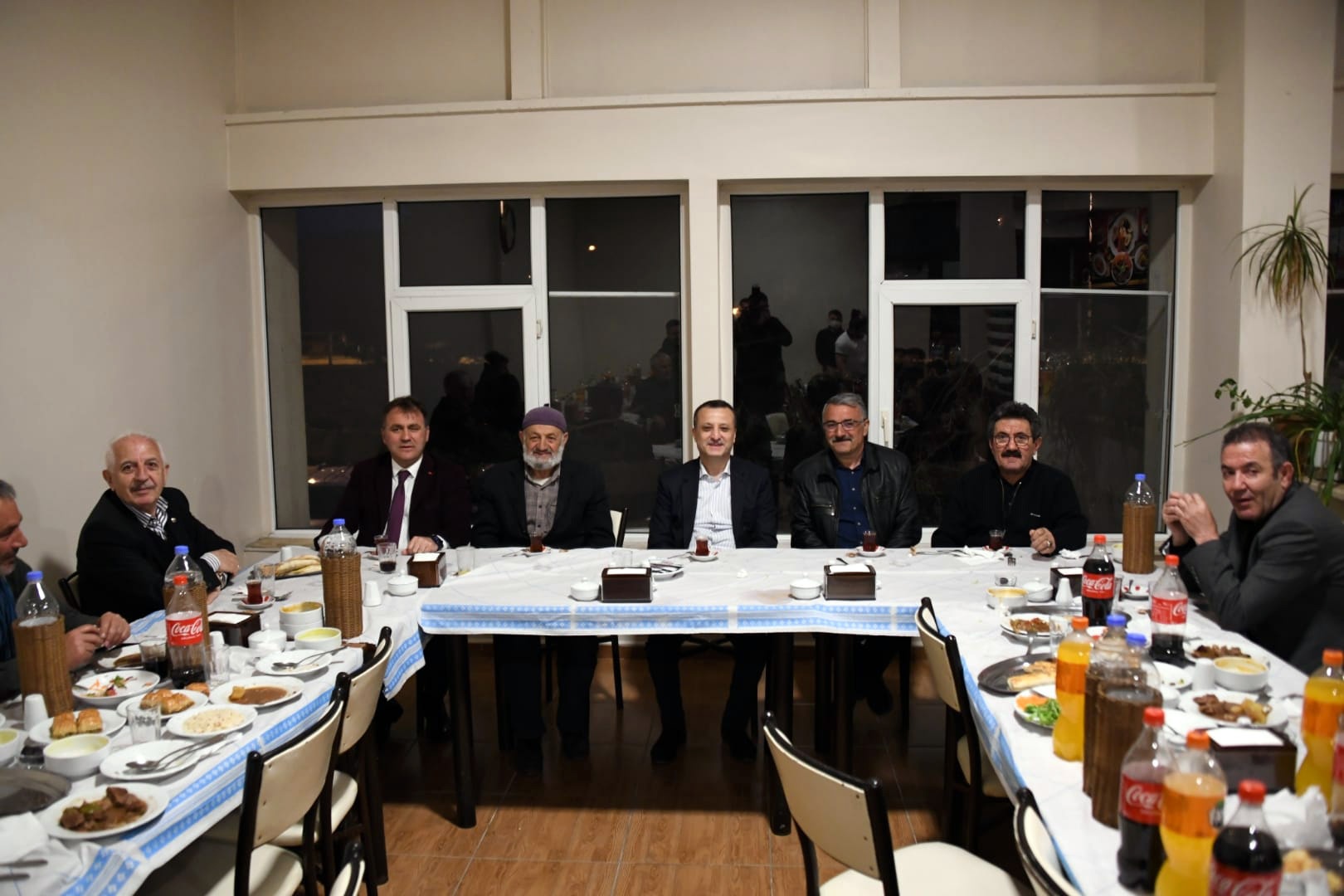 Vali Taşbilek sanayi esnafının iftar sofrasına konuk oldu 3