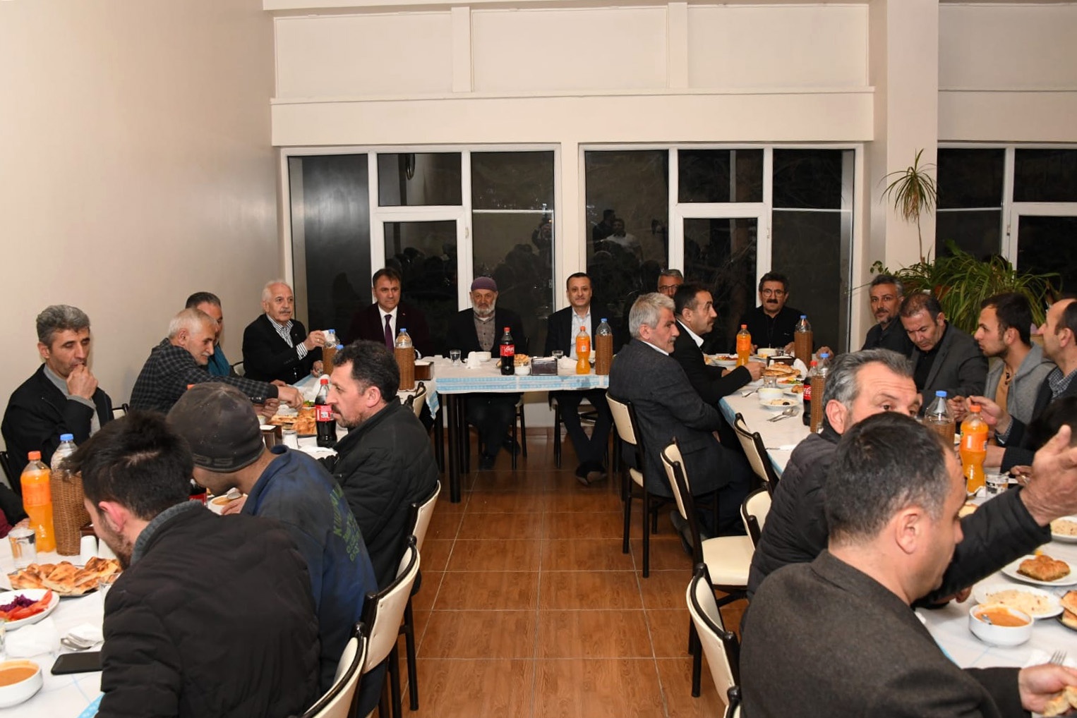 Vali Taşbilek sanayi esnafının iftar sofrasına konuk oldu 7