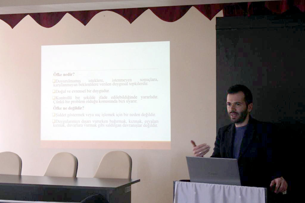 Köse’de “Öfke Yönetimi” ve “Hayat Arkadaşımı Nasıl Seçerim?” temalı eğitim verildi 2