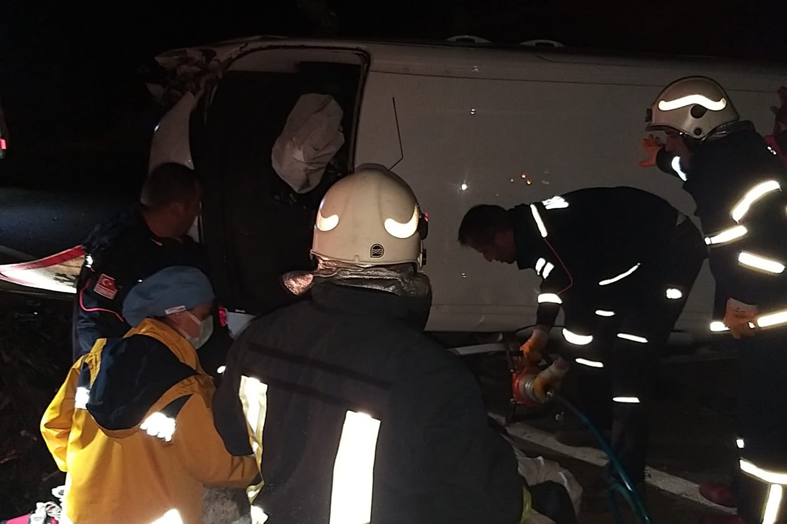 Refüje çarpan otomobilin sürücüsü öldü 3