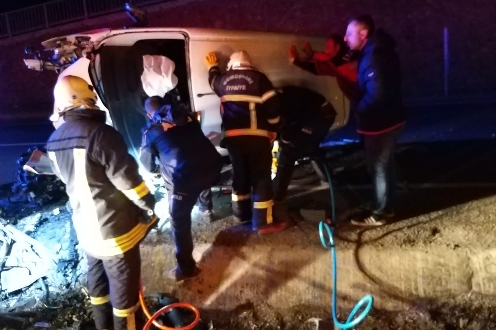 Refüje çarpan otomobilin sürücüsü öldü 2