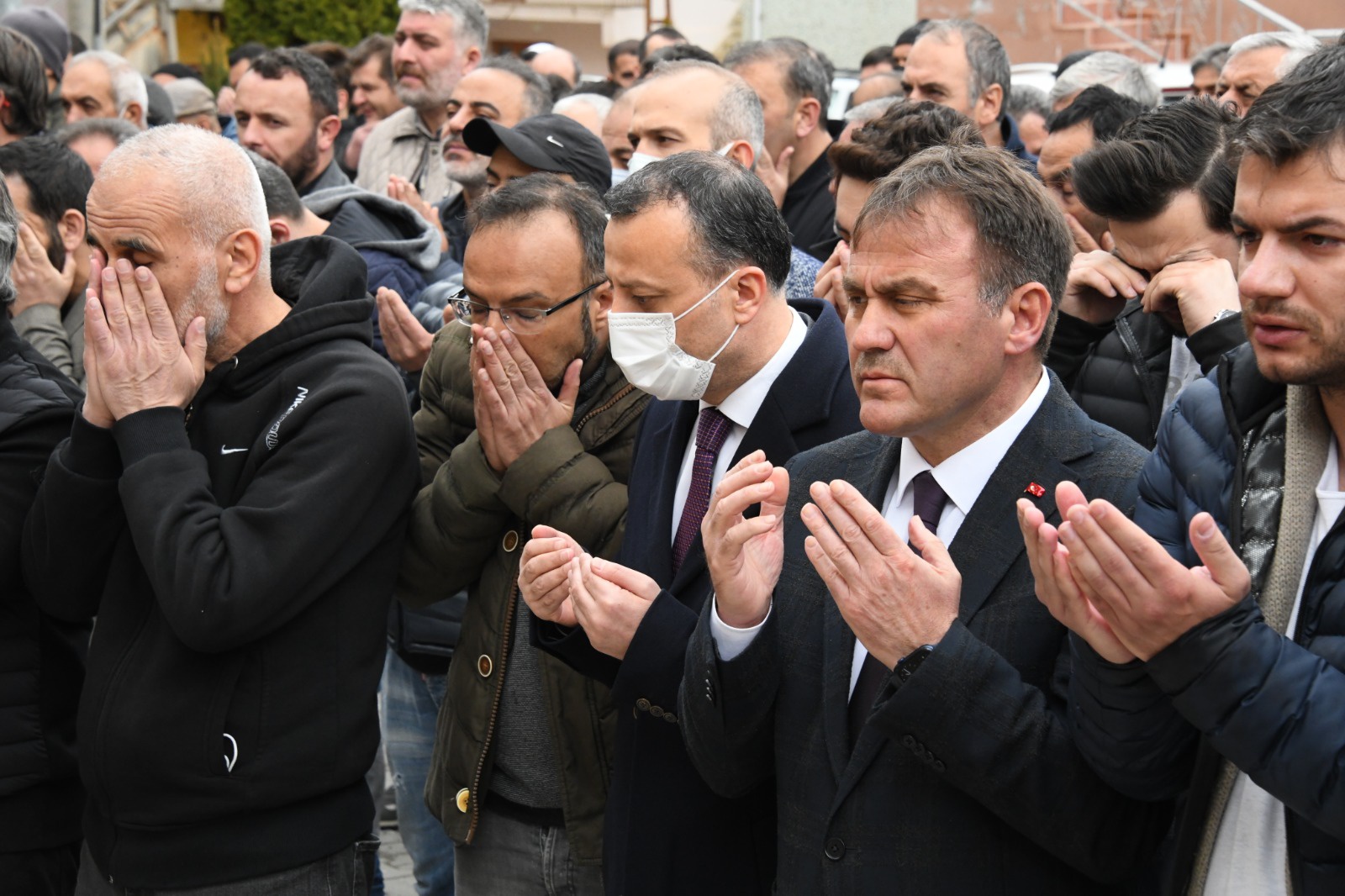 Gazeteci Tunç son yolculuğuna uğurlandı 6