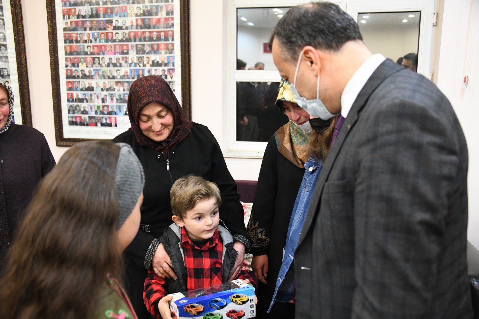 Vali Taşbilek Köse’de şehit aileleri, gaziler ve muhtarlarla iftar yaptı 3