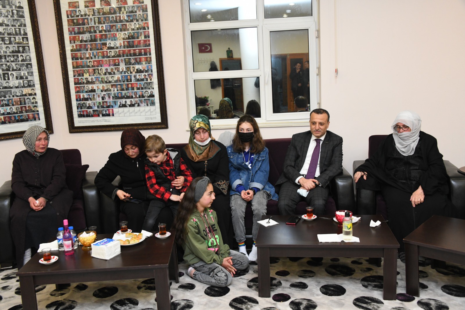 Vali Taşbilek Köse’de şehit aileleri, gaziler ve muhtarlarla iftar yaptı 6