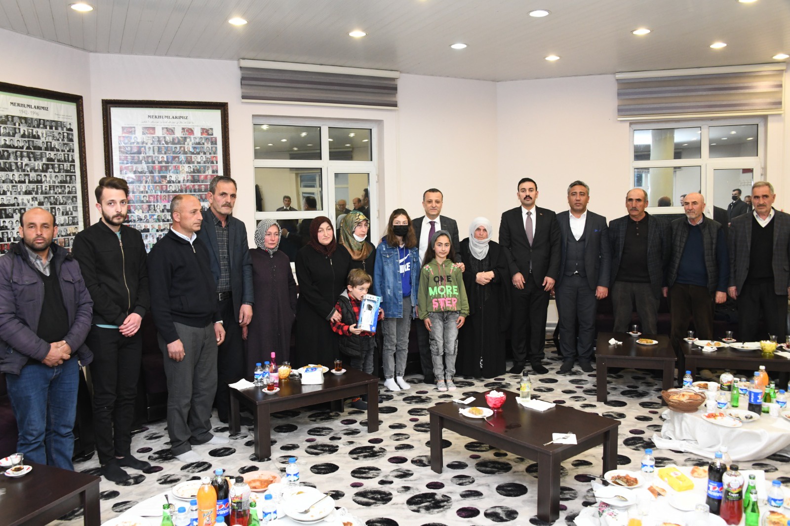 Vali Taşbilek Köse’de şehit aileleri, gaziler ve muhtarlarla iftar yaptı 5