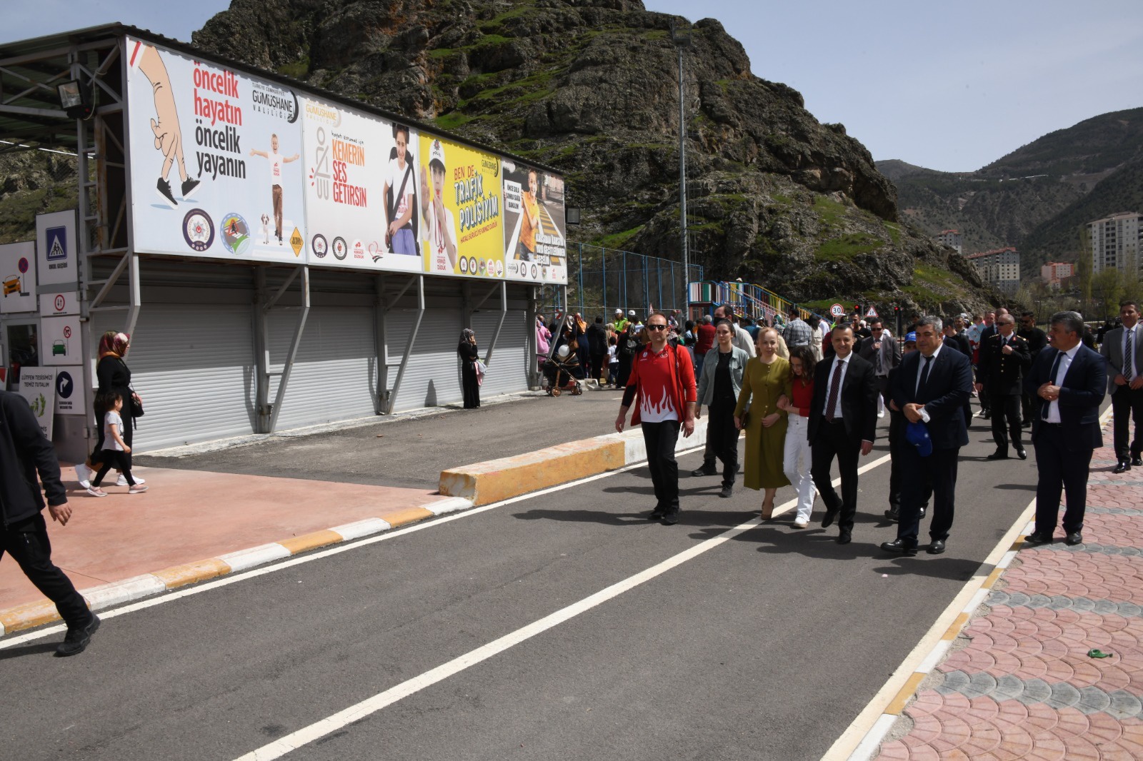 Stadyum 23 Nisan’da doldu taştı 27