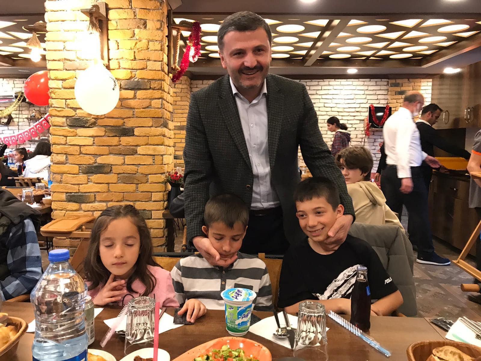 Başkan Köse, Çocuk bayramında çocuklarla iftar yaptı 2