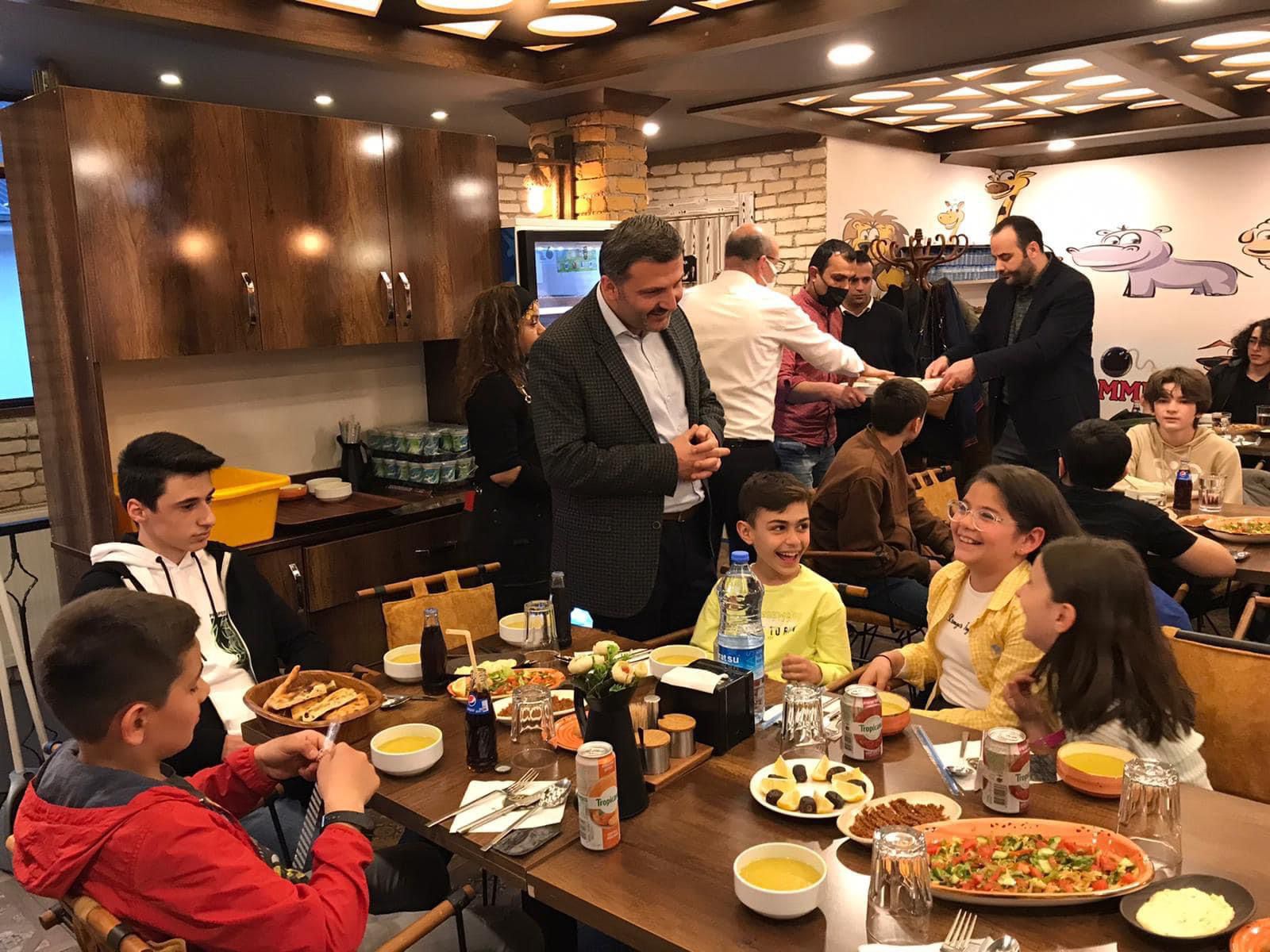Başkan Köse, Çocuk bayramında çocuklarla iftar yaptı 3
