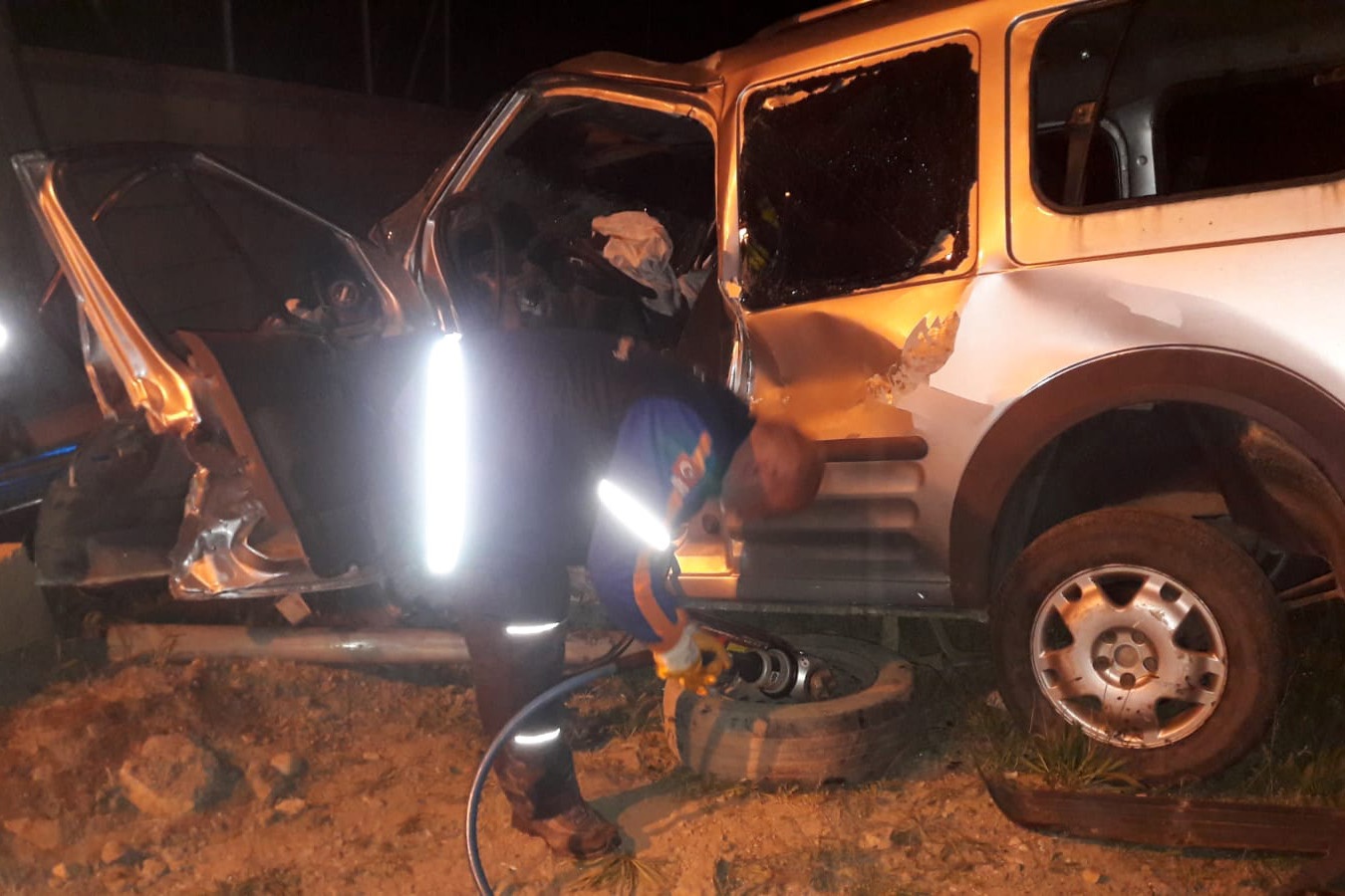 Gümüşhane’de yoldan çıkan araç tünel duvarına çarptı: 1 ölü 6