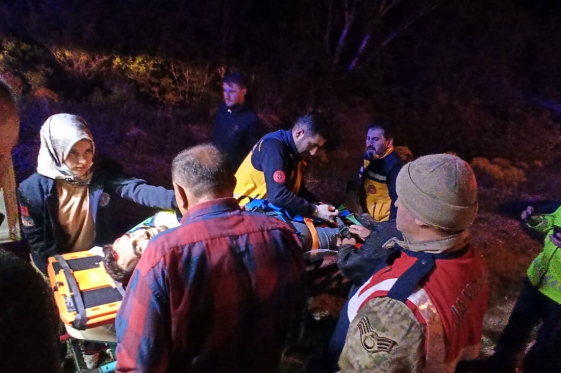 Gümüşhane’de yoldan çıkan araç tünel duvarına çarptı: 1 ölü 3