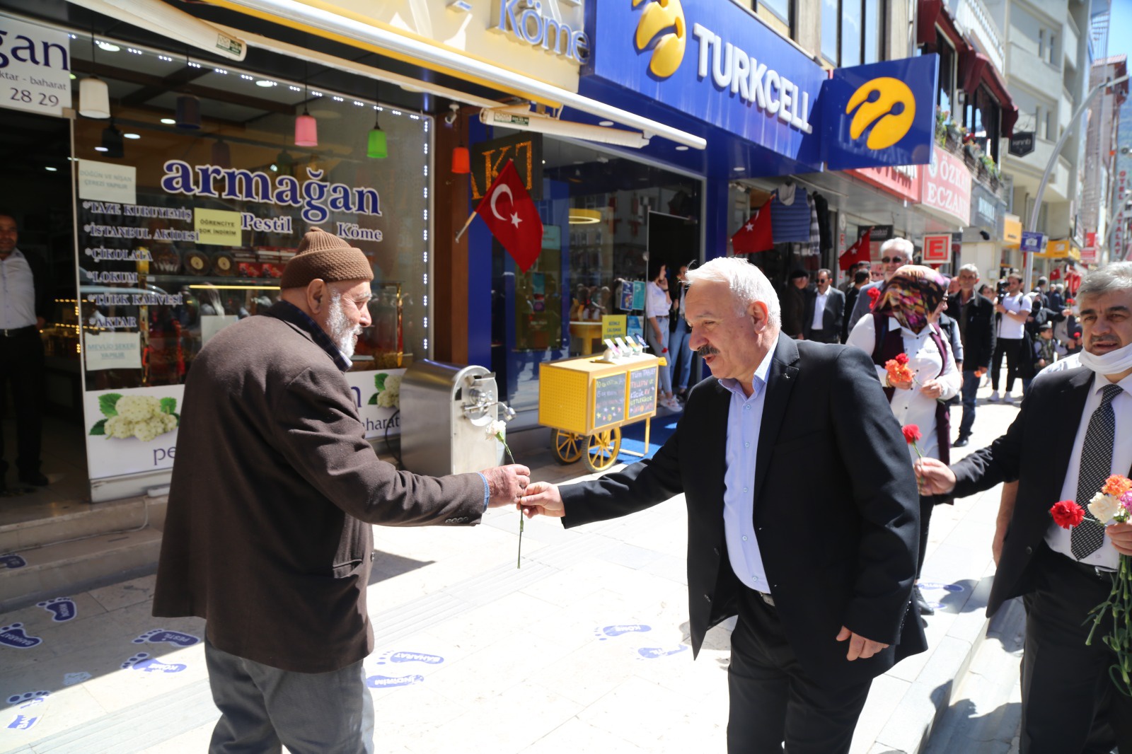 Gümüşhane’de "Biz Büyük Bir Aileyiz" yürüyüşü 13